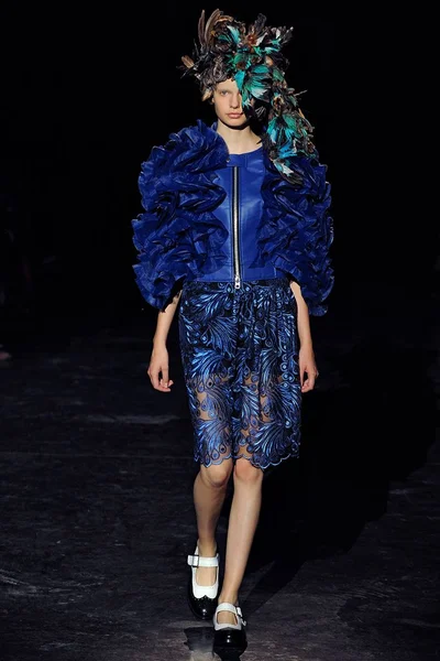 Look 13